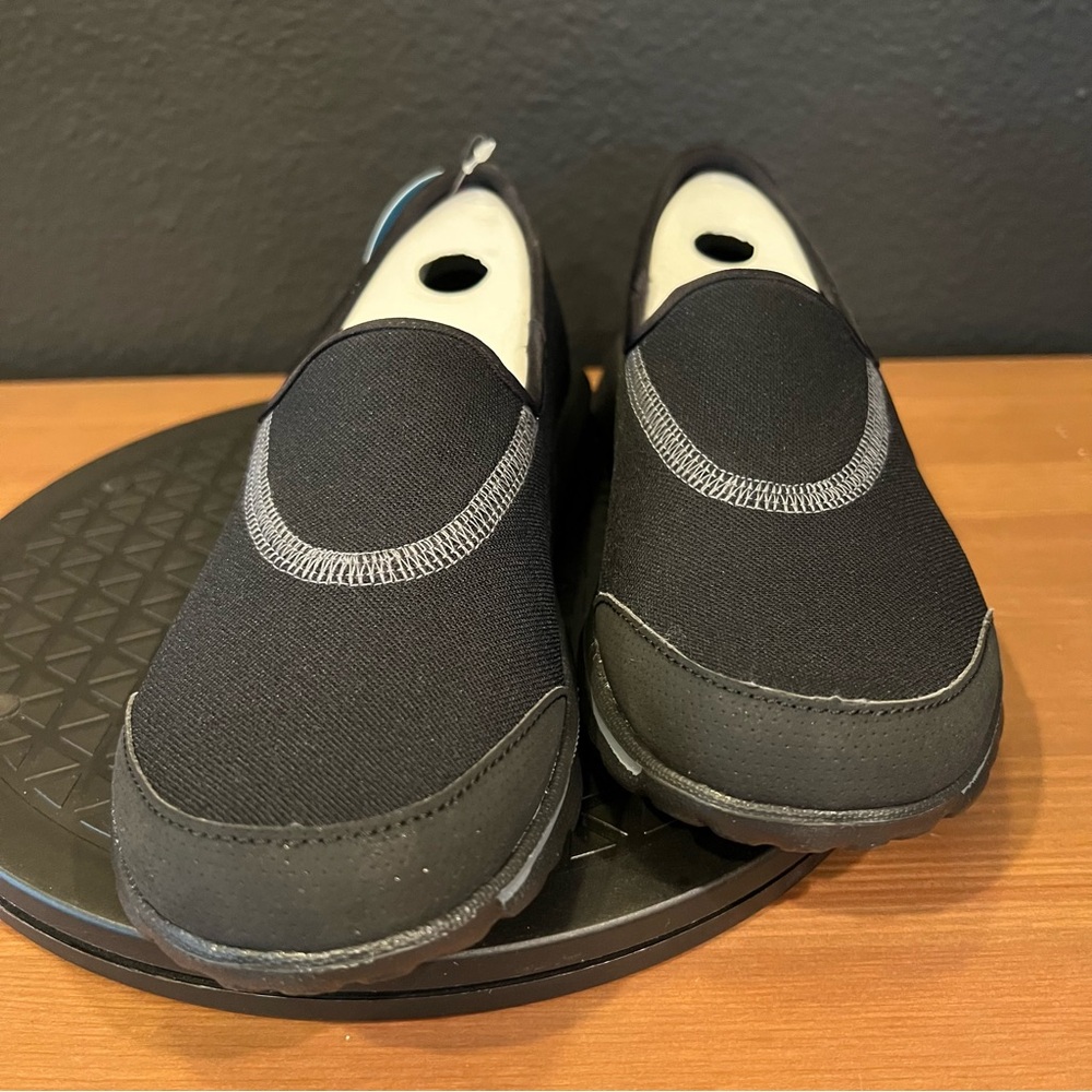Skechers Women’s Black Slip On 13510 Go Walk Performance Sneakers Size 5.5 - Picture 2 of 9